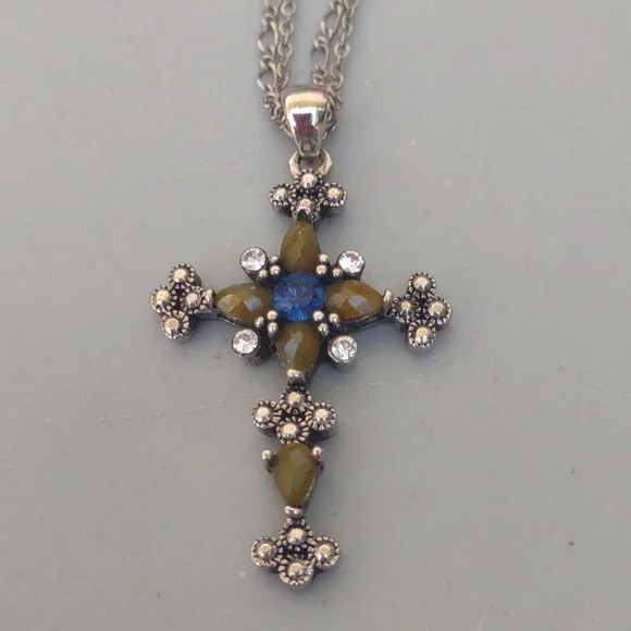 Gorgeous Cross Necklace  jewelry necklace - Picture 2 of 9